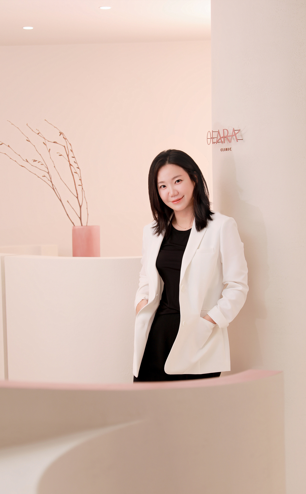 韓國狎鷗亭皮膚科 OLARA診所 院長 李知英